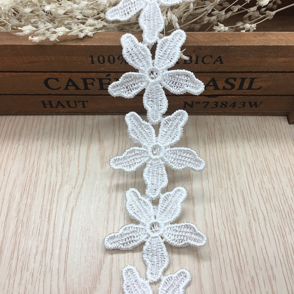 Embroidered Five-leaf Flower O - Lace Ribbon Trim のレビューと価格