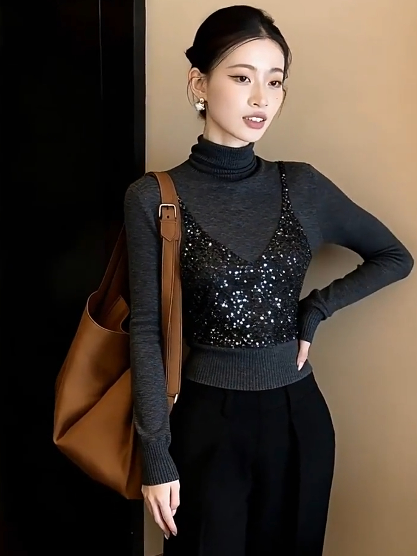Chic High Neck Sparkling Sequi - Sequin Fabric Panel のレビューと価格