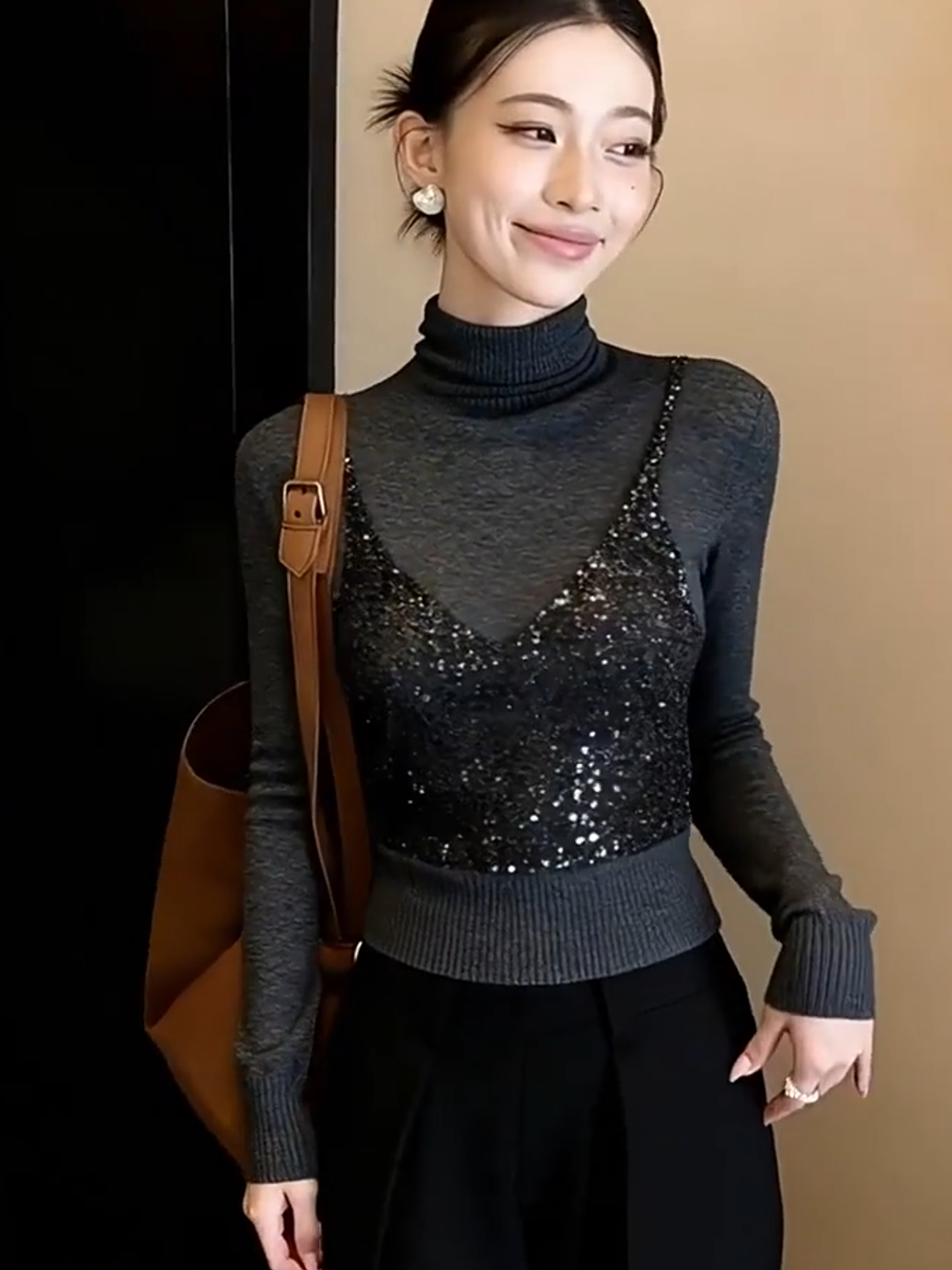 Chic High Neck Sparkling Sequi - Sequin Fabric Panel のレビューと価格
